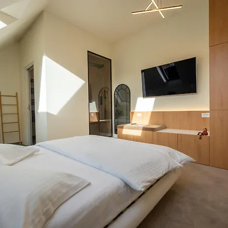 Central Apartments アパート