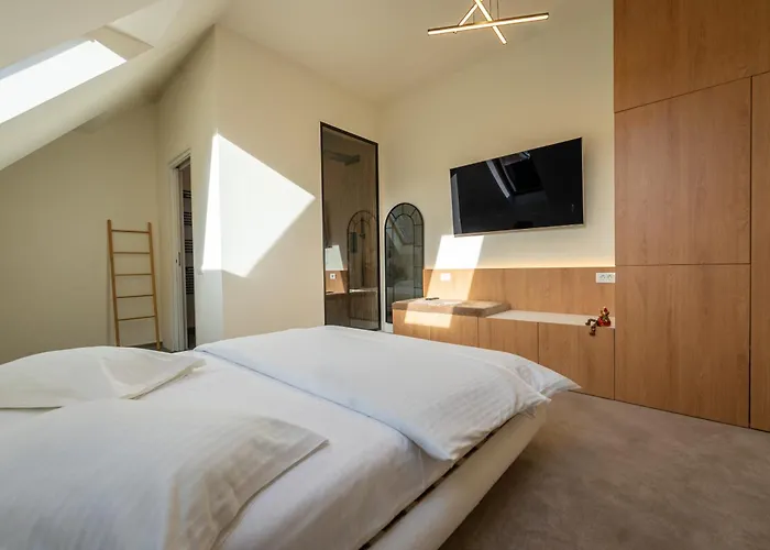 Central Apartments Апартаменты